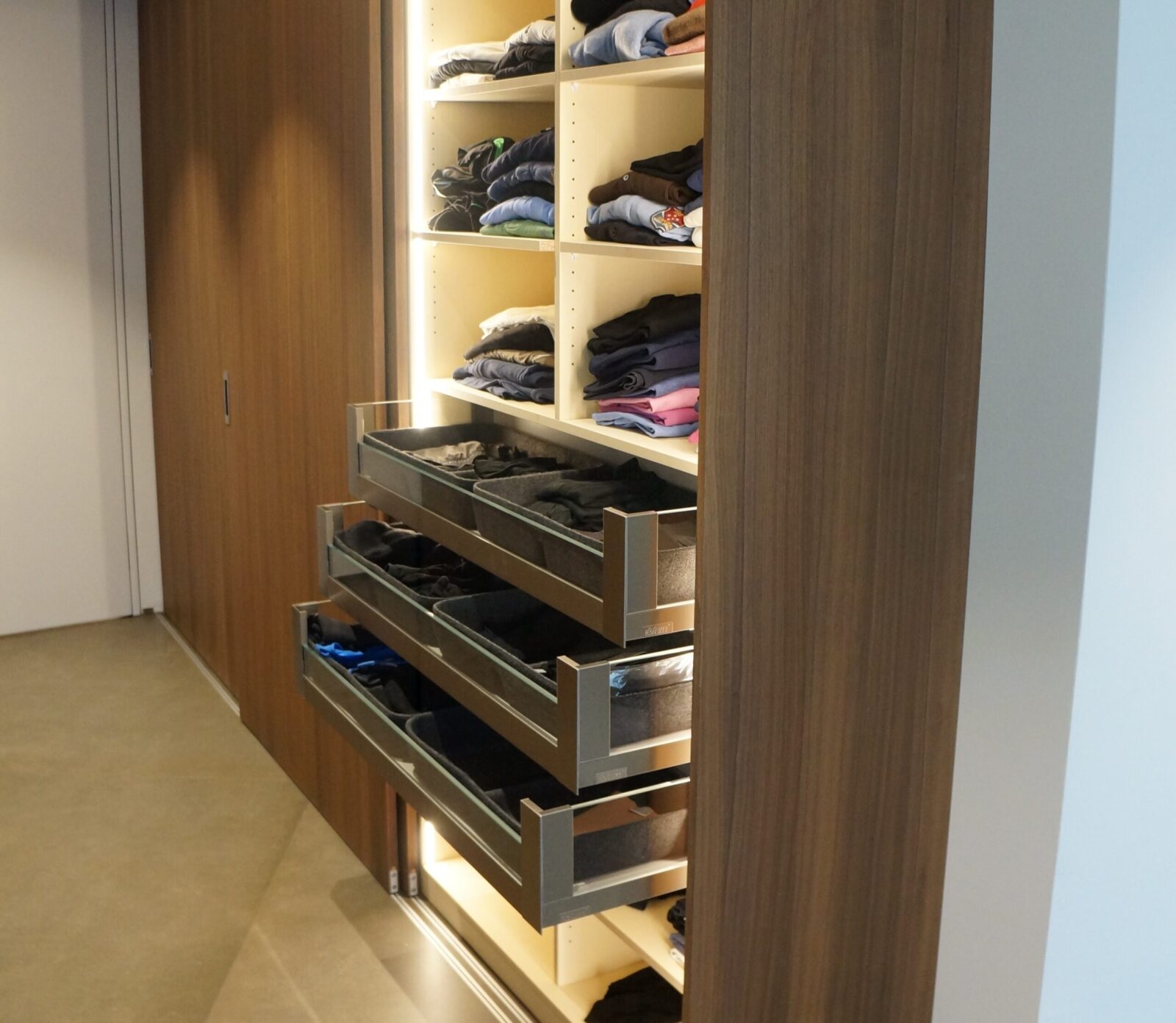 Moderner Schiebetürschrank